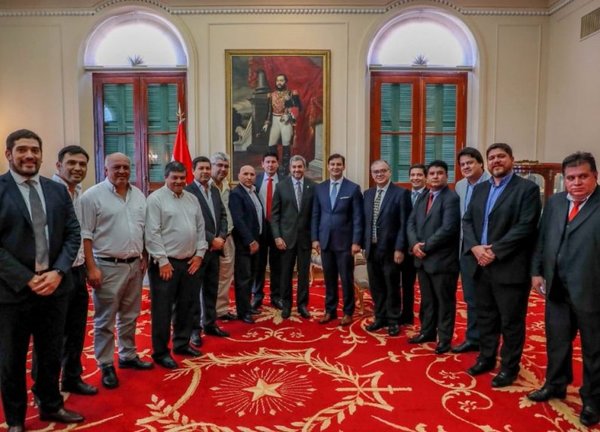 Velázquez niega que pidió plata de Itaipú para campaña - Edicion Impresa - ABC Color