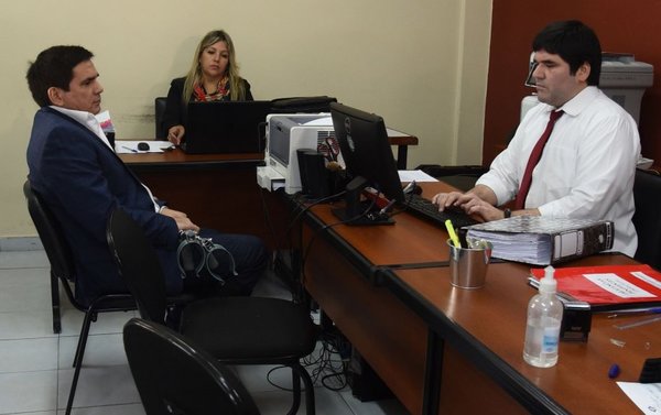 Fiscalía ahora investiga a la esposa y a hijos de Cuevas - Edicion Impresa - ABC Color