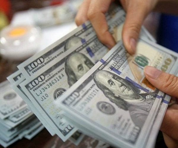 Baja intervención dejó que se dispare el dólar