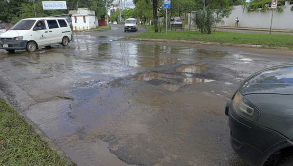 Calles destruidas y basurales, son hoy la “marca Asunción” - ADN Paraguayo