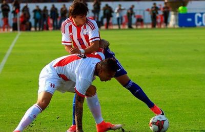 Paraguay choca ante Perú