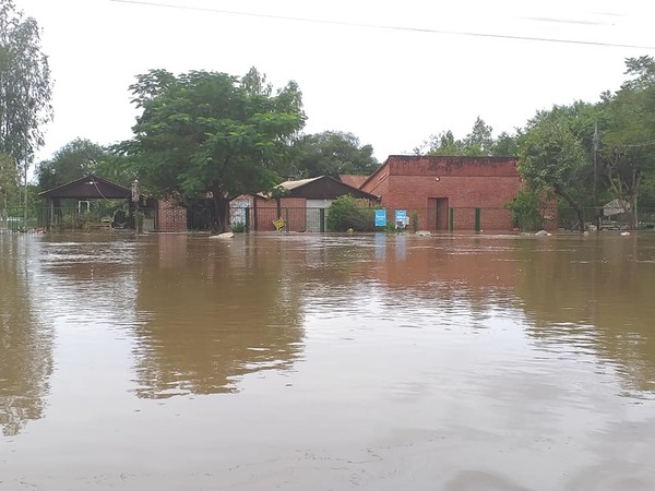 Continúa la asistencia a familias damnificadas por inundaciones - ADN Paraguayo