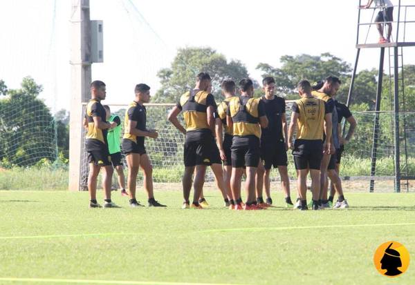 Guaraní con bajas para medir a Cerro Porteño - ADN Paraguayo
