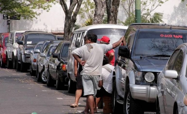 HOY / Cuidacoches amenazó a conductora por no pagarle y ahora irá a prisión