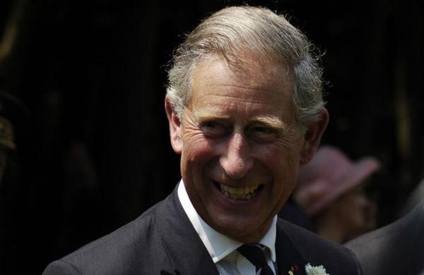 El príncipe Carlos de Inglaterra usa el mismo traje de baño desde hace más de una década - C9N