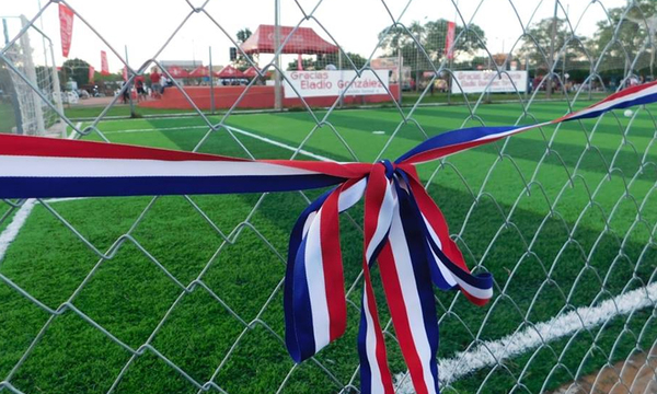 Habilitan mejoras en la cancha sintética de la Plaza José Segundo Decoud – Prensa 5