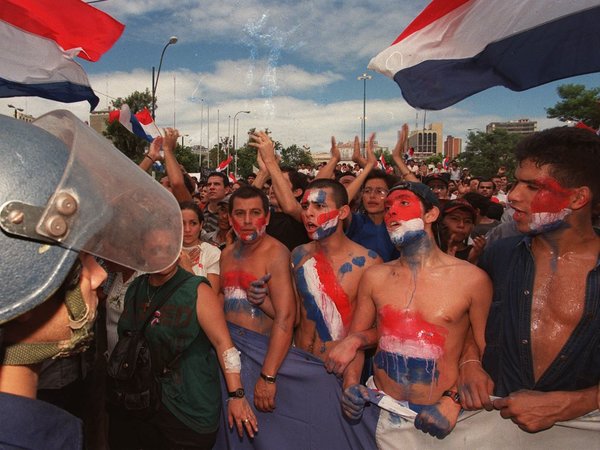 El Marzo Paraguayo en un suplemento de Última Hora