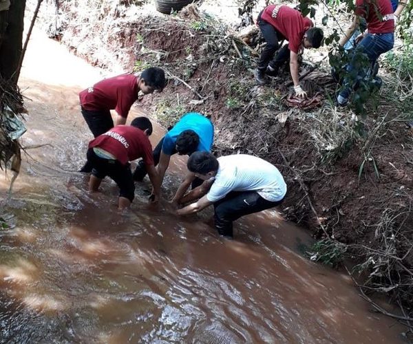 Estudiantes recuperan arroyo Hu´i Rupa