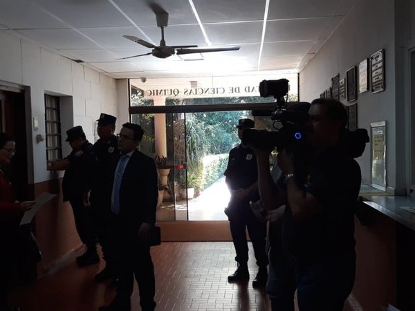 Fiscalía se constituye en Facultad de Química UNA | Paraguay en Noticias