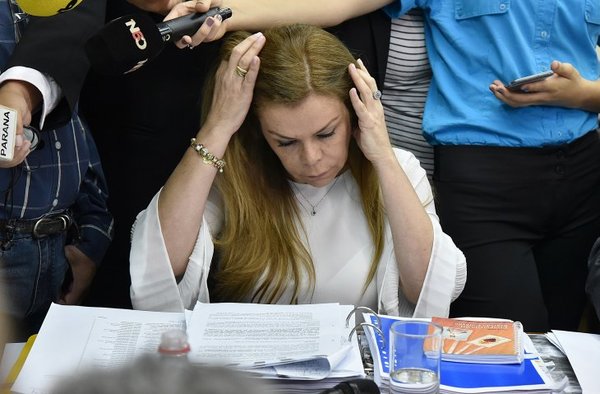 Admiten imputación contra Javier Zacarías y Sandra McLeod