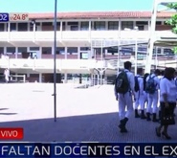 Sin docentes ni kits escolares en Excolegio Nacional de la Capital - Paraguay.com