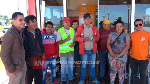 VENDEDORES AMBULANTES JUNTAN APORTE PARA VIAJE DE CINEASTAS ENCARNACENOS
