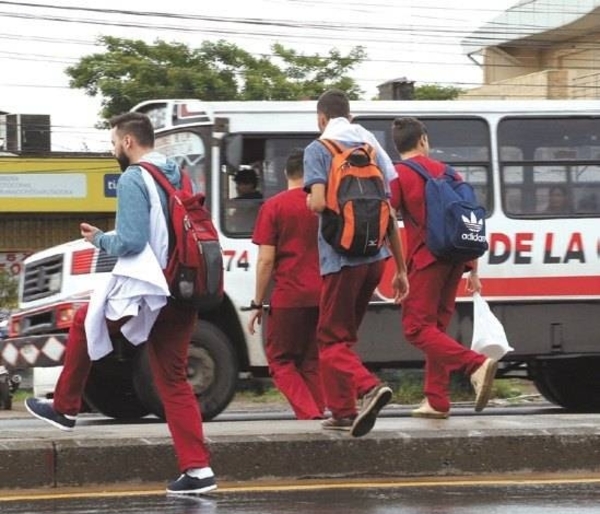 HOY / ¿45 estudiantes con VIH sida? Barrio 'invadido' por brasileños y un fake news contra facultad