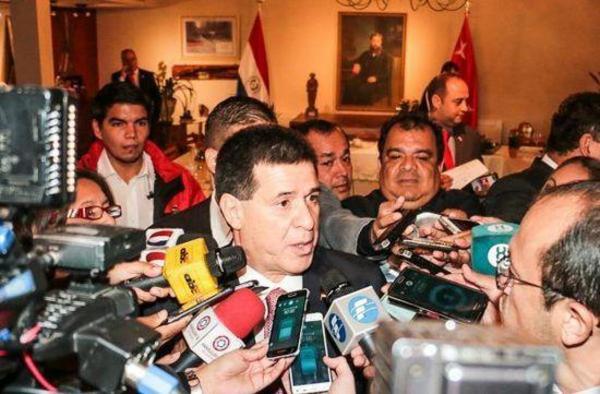 Cartes y su ácido trato con los periodistas | Paraguay en Noticias