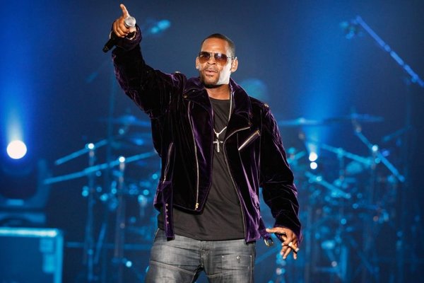 Cantante R. Kelly es acusado de 10 cargos de abuso sexual | Paraguay en Noticias