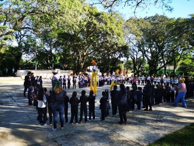 Niños de Atyrá aprendieron sobre seguridad vial | Paraguay en Noticias