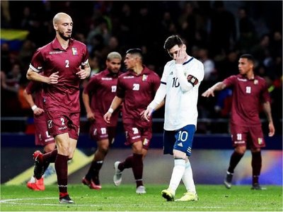 Venezuela le da un golpazo a Argentina en la vuelta de Messi