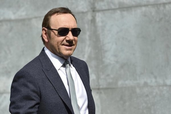 Kevin Spacey, ausente de vista preliminar del juicio en su contra | Paraguay en Noticias