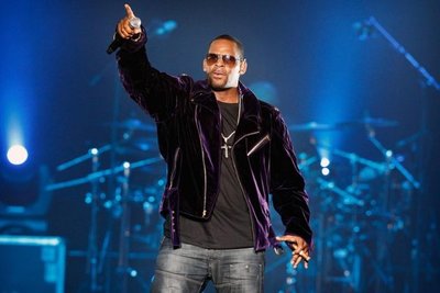 Cantante R. Kelly es acusado de 10 cargos de abuso sexual | Paraguay en Noticias