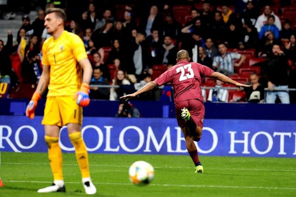 Venezuela gana en el regreso de Messi | Paraguay en Noticias