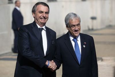 Arremeten contra Bolsonaro en Chile