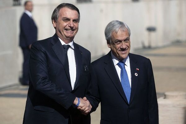 Arremeten contra Bolsonaro en Chile