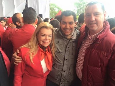CDE: Hacen cantar a más de 6000 alumnos himno que resalta a McLeod - 730am - ABC Color