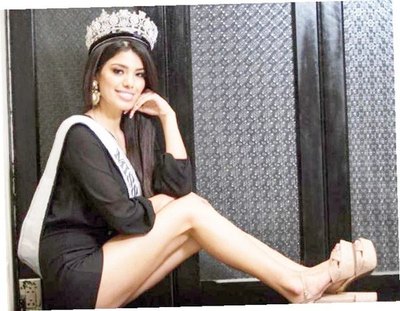 SE PASÓ DE TRAGOS. “Miss Perú” fue filmada ka’ure, arrastrada y encima vomitando