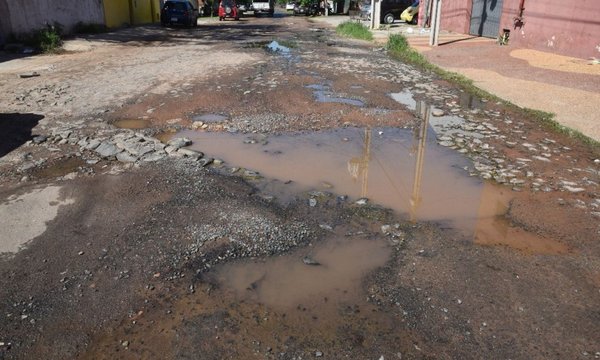 En narices de la Municipalidad, las calles están intransitables - Edicion Impresa - ABC Color