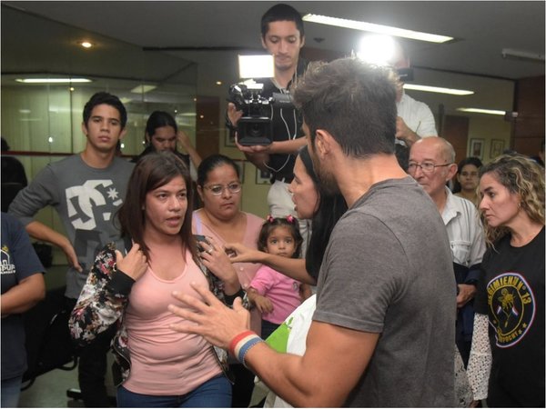 No hubo cuórum para la cita de Mario, sí incidentes