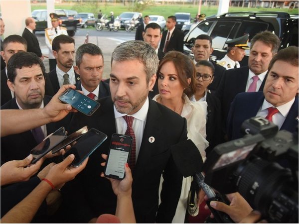 Abdo defiende su gestión y anuncia leyes contra lavado