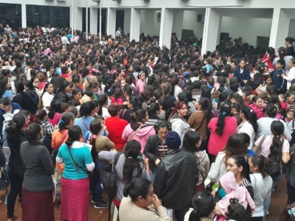 En vísperas de internas coloradas, miles se presentan para Tekoporã