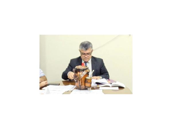 Ávalos dice que en bancada decidirán sobre Miguel Cuevas
