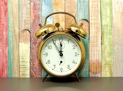 A partir de la medianoche se atrasa 60 minutos