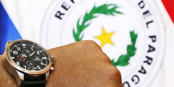LA HORA OFICIAL DE PARAGUAY SE ATRASA 60 MINUTOS DESDE LA MEDIANOCHE