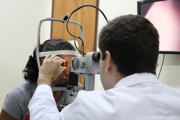 Fundación Visión realiza una cirugía ocular inédita en el país, y pone a Paraguay a la vanguardia
