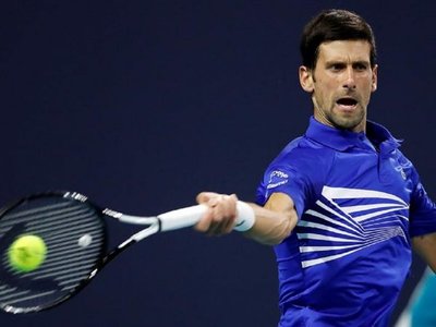 Djokovic e Isner cumplen pronósticos