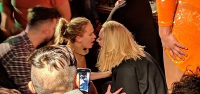 HOY / VIDEO | La alocada noche de Adele y Jennifer Lawrence en un bar gay