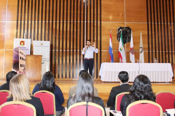 Panel sobre agenda digital con estudiantes de la Universidad de Itapúa | .::Agencia IP::.