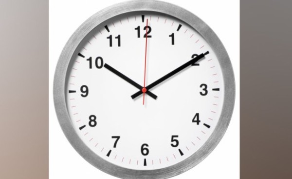Relojes se atrasarán una hora esta noche