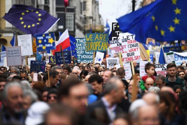 Los antibrexit salen a la calle y May se apura en convencer a los diputados | Paraguay en Noticias