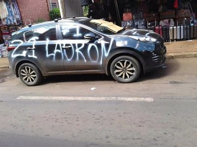 Escraches: Pintan la camioneta del concejal de CDE Nery Chávez