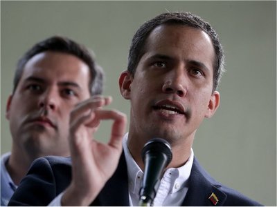 Guaidó pide a sus seguidores que mantengan la confianza