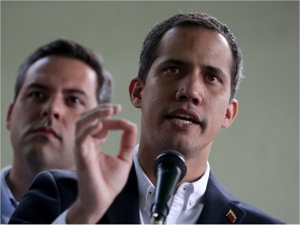 Guaidó pide a sus seguidores que mantengan la confianza