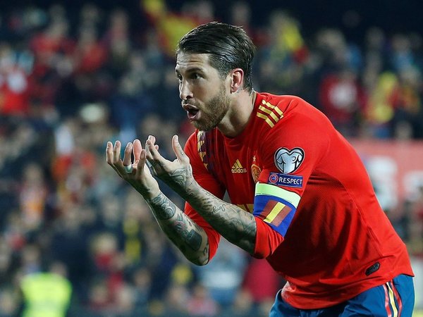España sufre para ganar un partido en el que mereció más