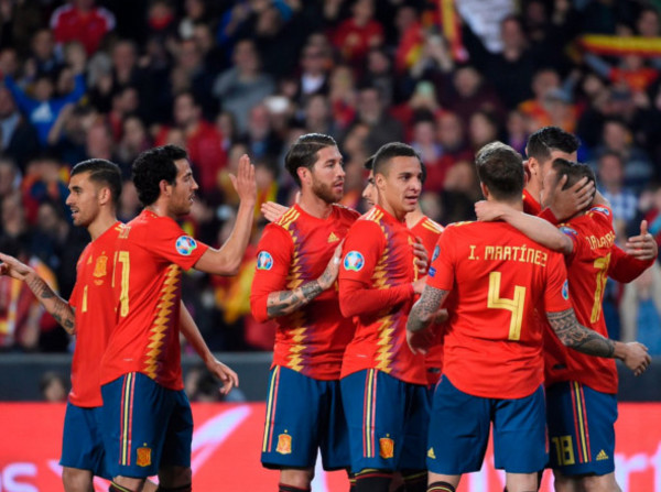 España triunfa ante Noruega y arranca con el pie derecho