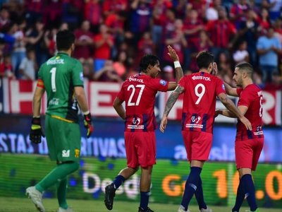 Cerro es una fiesta: Tremenda paliza para meter presión al líder