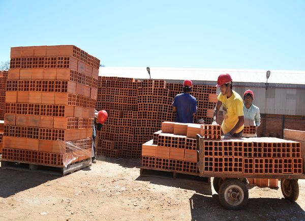 Ceramistas reclaman respuesta y emplazan al Gobierno hasta mañana