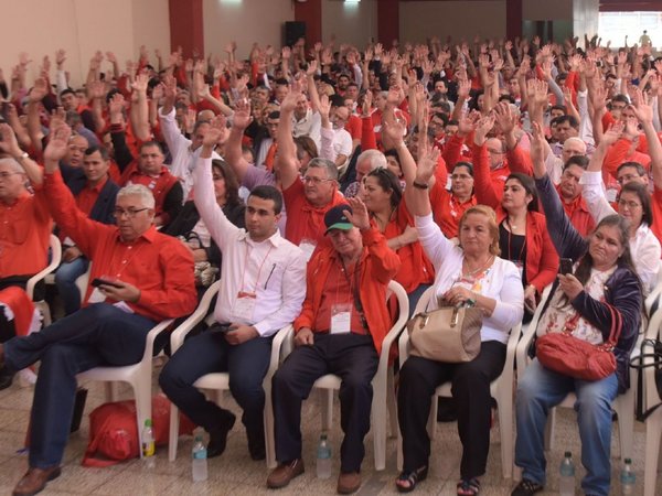 Añetete impone de nuevo militancia en ANR y pone cerrojo a outsiders