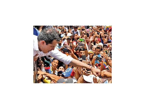Guaidó, dos meses sin quebrar apoyo militar a Maduro